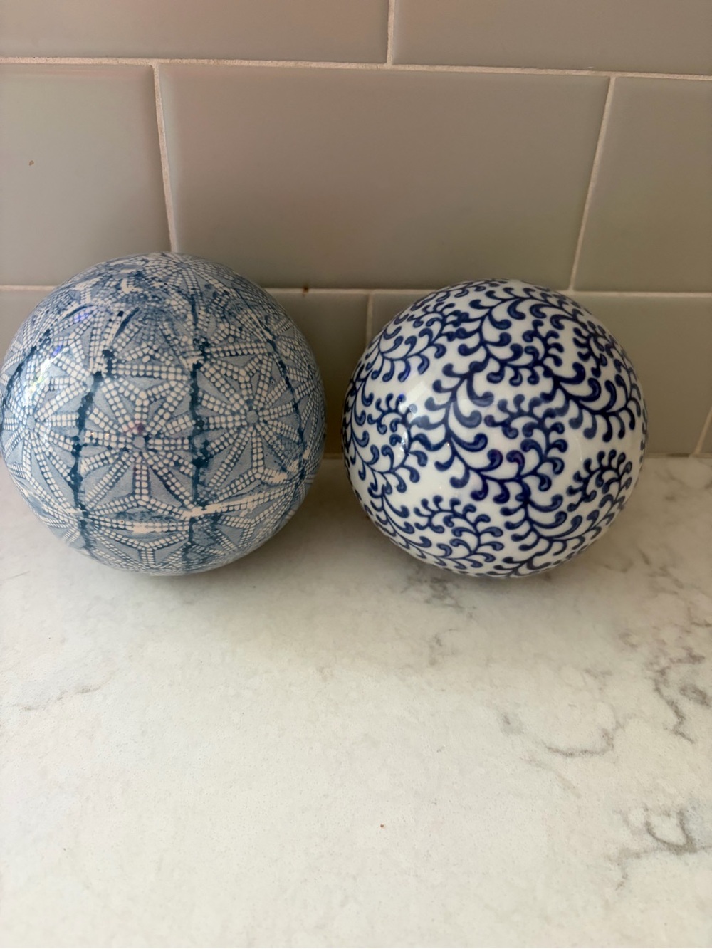 Set of 2 Vintage Chinese Blue & White Porcelain Chinoiserie Carpet Balls 4”